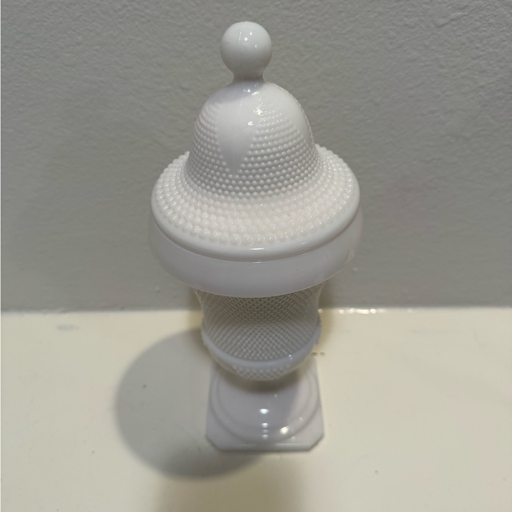 Vintage LE Smith Hobnail Milk Glass Apothecary Jar - Picture 5 of 9